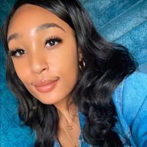 Meet your Posher, Javia